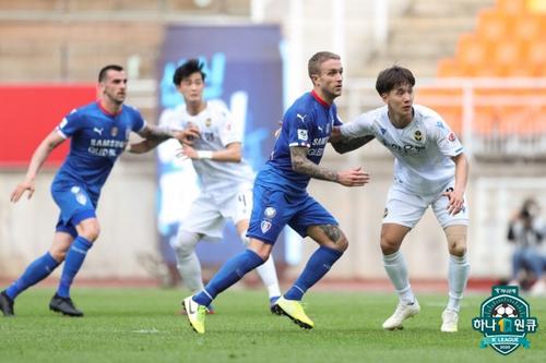 퍼즐 맞춰가는 프로축구 수원…타가트 