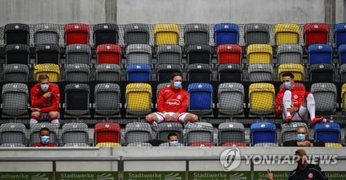 발열검사·무관중·거리두기…2개월 만에 재개한 분데스리가