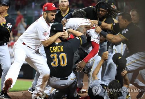 MLB 사무국, 코로나19 확산 막고자 