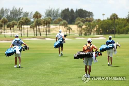 LPGA 투어 선수가 원할 경우 캐디 없이 대회 출전 가능