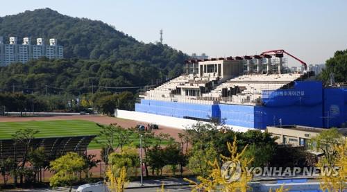 프로축구 개막했는데…광주FC 전용구장 홈경기는 차일피일