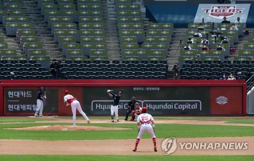 관중 입장 준비하던 프로야구, 코로나19 재확산 위험에 