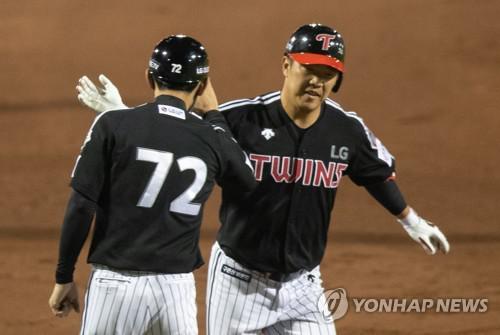 LG 정근우, 친정팀 한화에 쐐기 비수포…3-0 승리